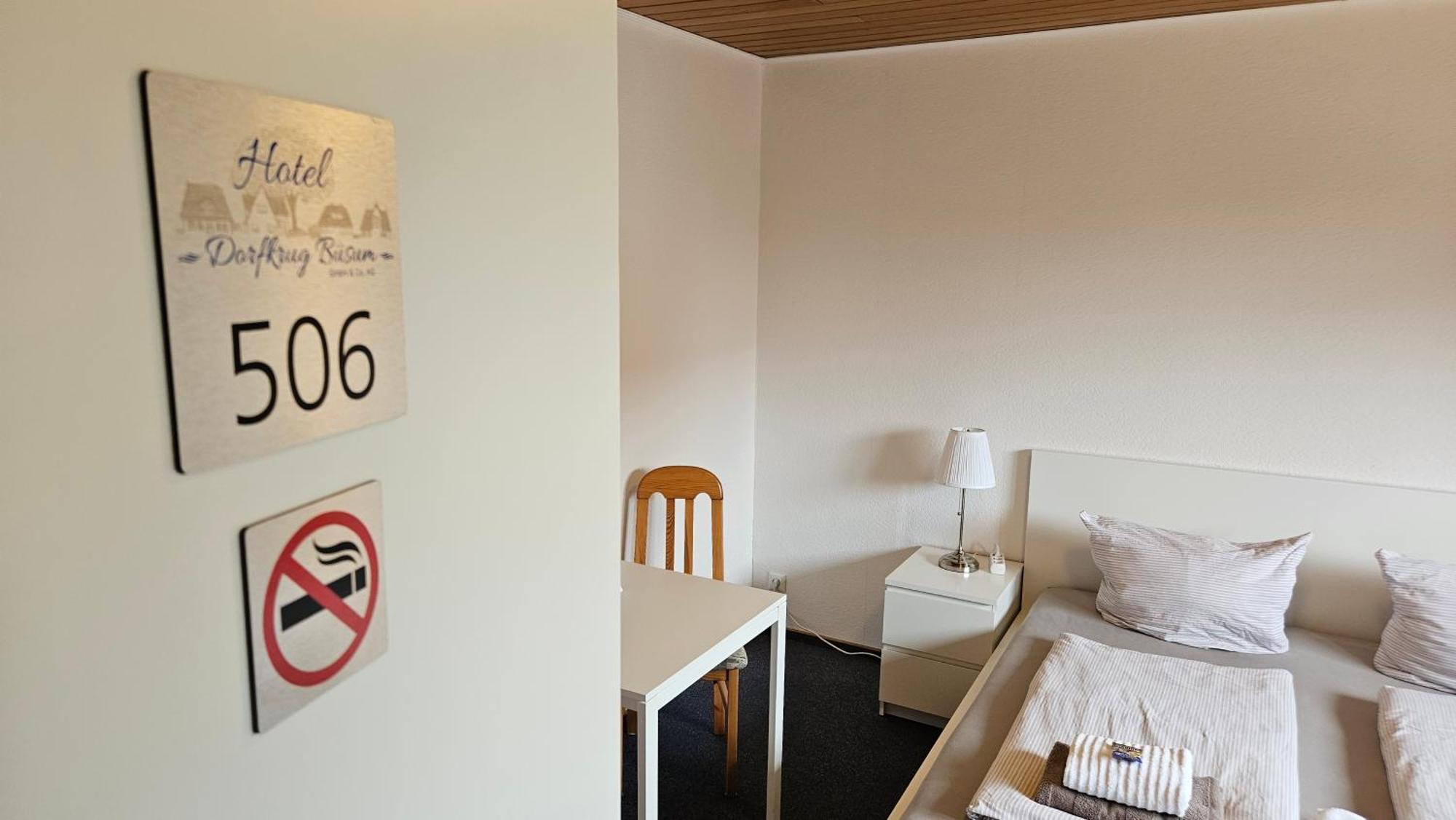 Hotel Dorfkrug Büsum - günstige Altbauzimmer Am Oland Exterior foto