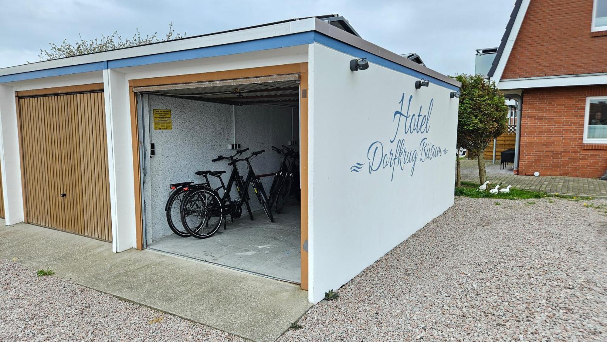 Hotel Dorfkrug Büsum - günstige Altbauzimmer Am Oland Exterior foto
