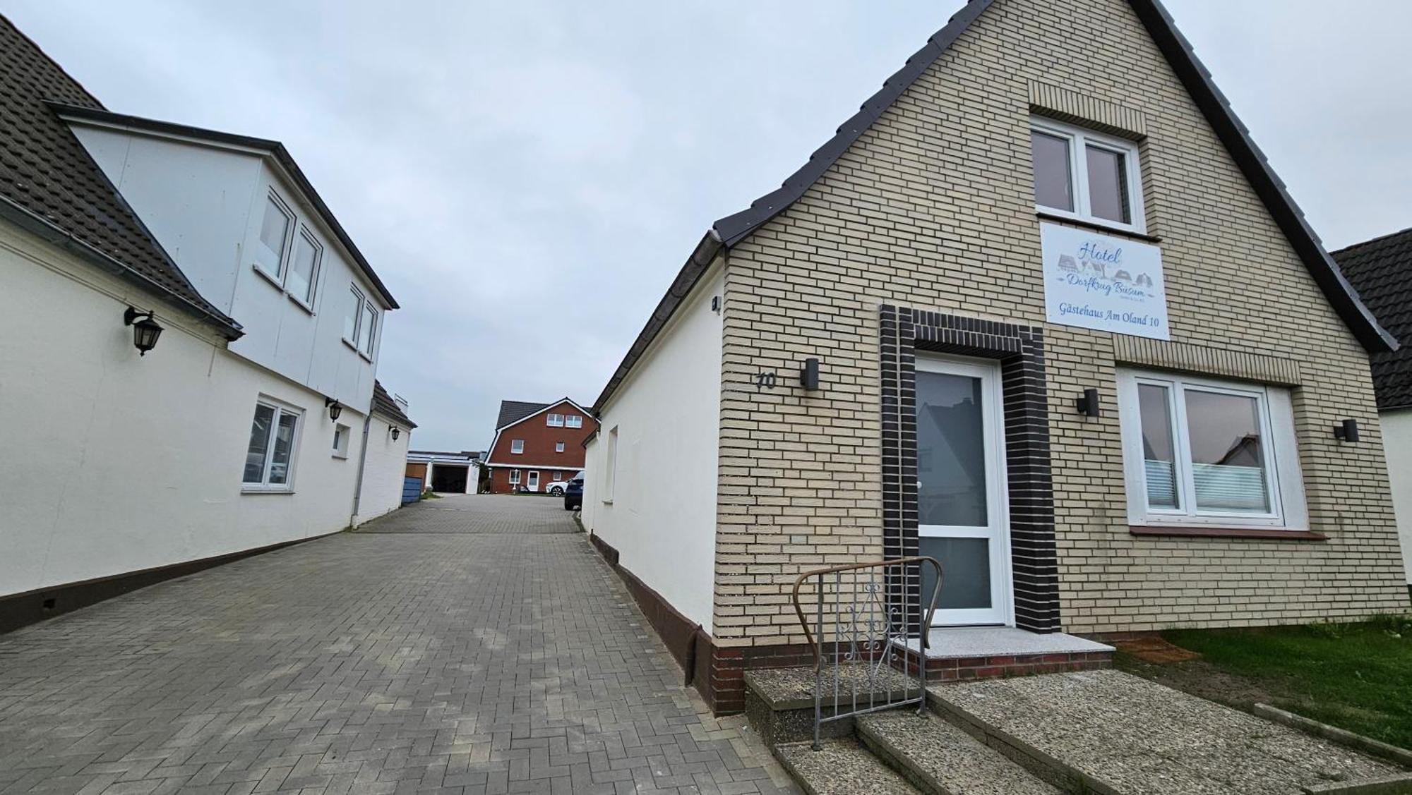Hotel Dorfkrug Büsum - günstige Altbauzimmer Am Oland Exterior foto