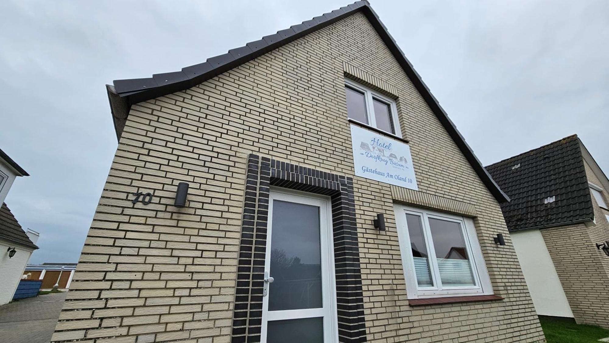 Hotel Dorfkrug Büsum - günstige Altbauzimmer Am Oland Exterior foto
