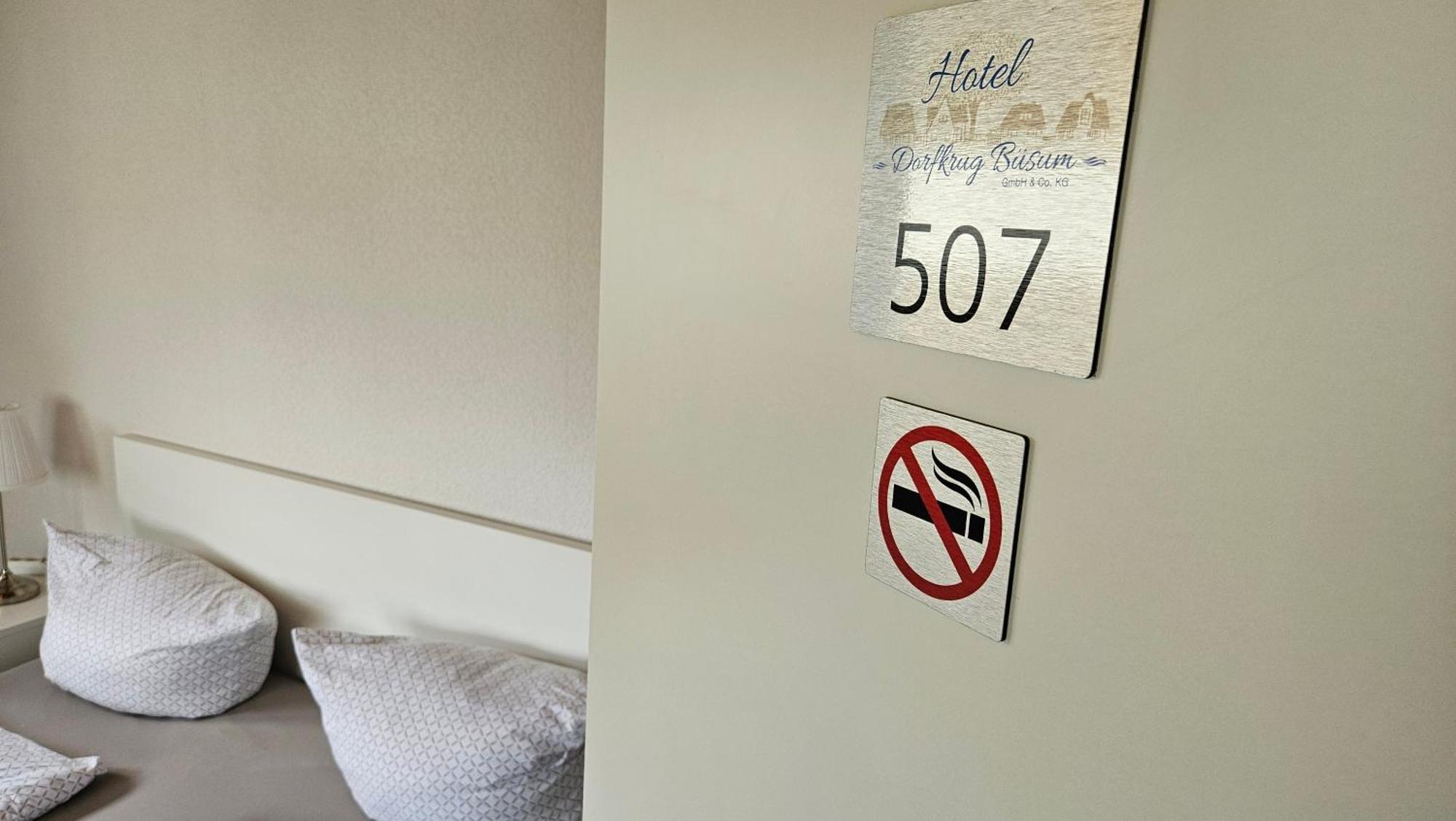 Hotel Dorfkrug Büsum - günstige Altbauzimmer Am Oland Zimmer foto