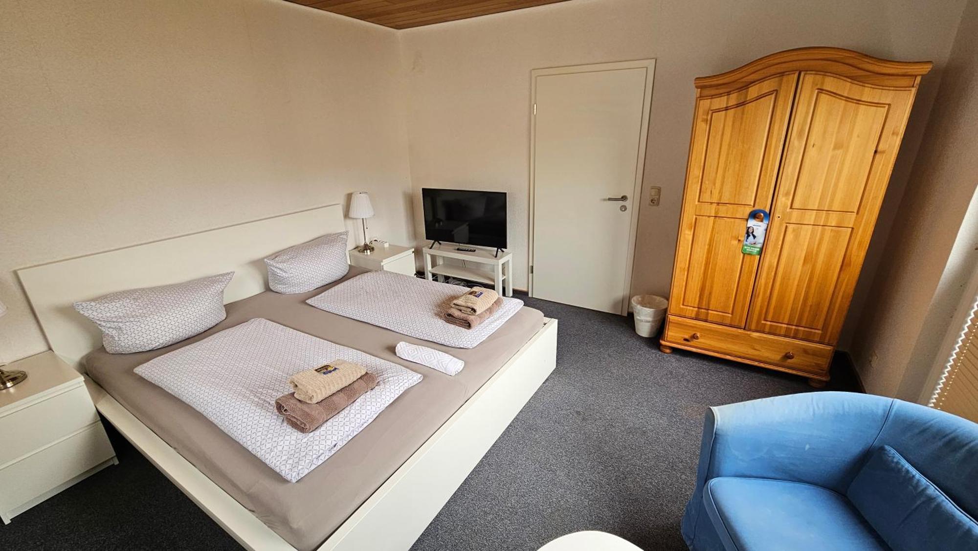 Hotel Dorfkrug Büsum - günstige Altbauzimmer Am Oland Zimmer foto