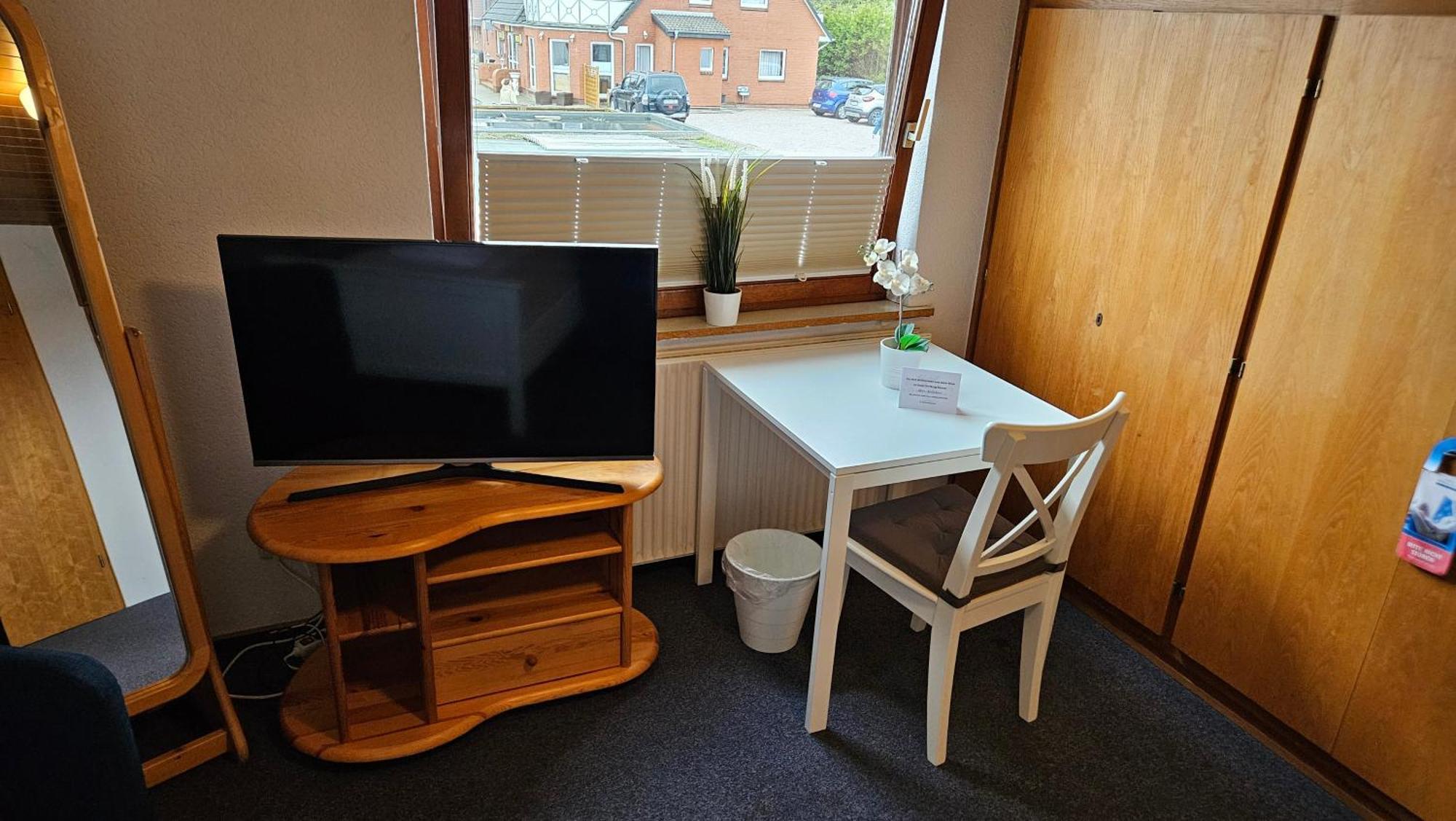 Hotel Dorfkrug Büsum - günstige Altbauzimmer Am Oland Zimmer foto