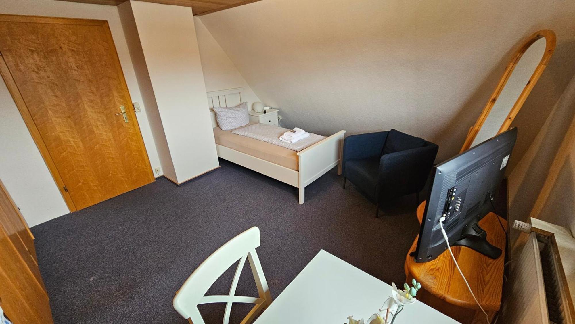 Hotel Dorfkrug Büsum - günstige Altbauzimmer Am Oland Zimmer foto